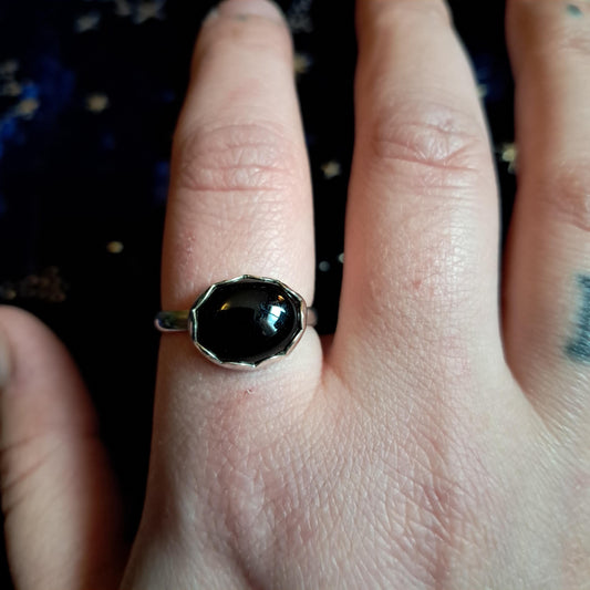 Sterling Silver Oval Shaped Black Onyx Ring – Size 8